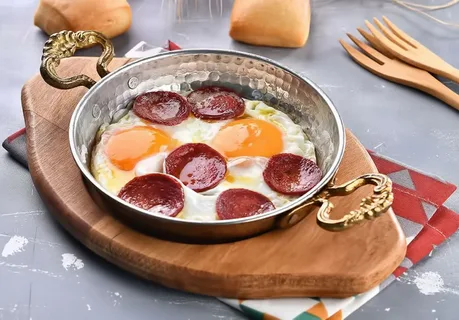 SUCUKLU YUMURTA